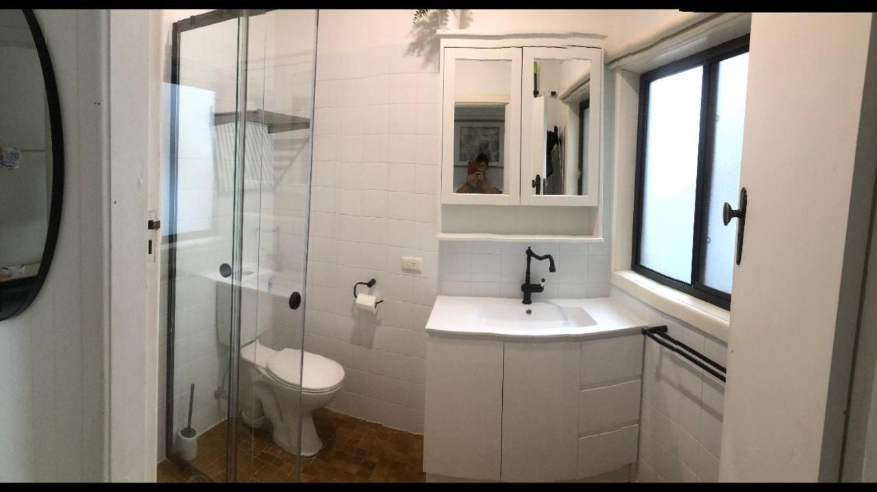 דה אינטרנס The Fisherman'S Shack מראה חיצוני תמונה